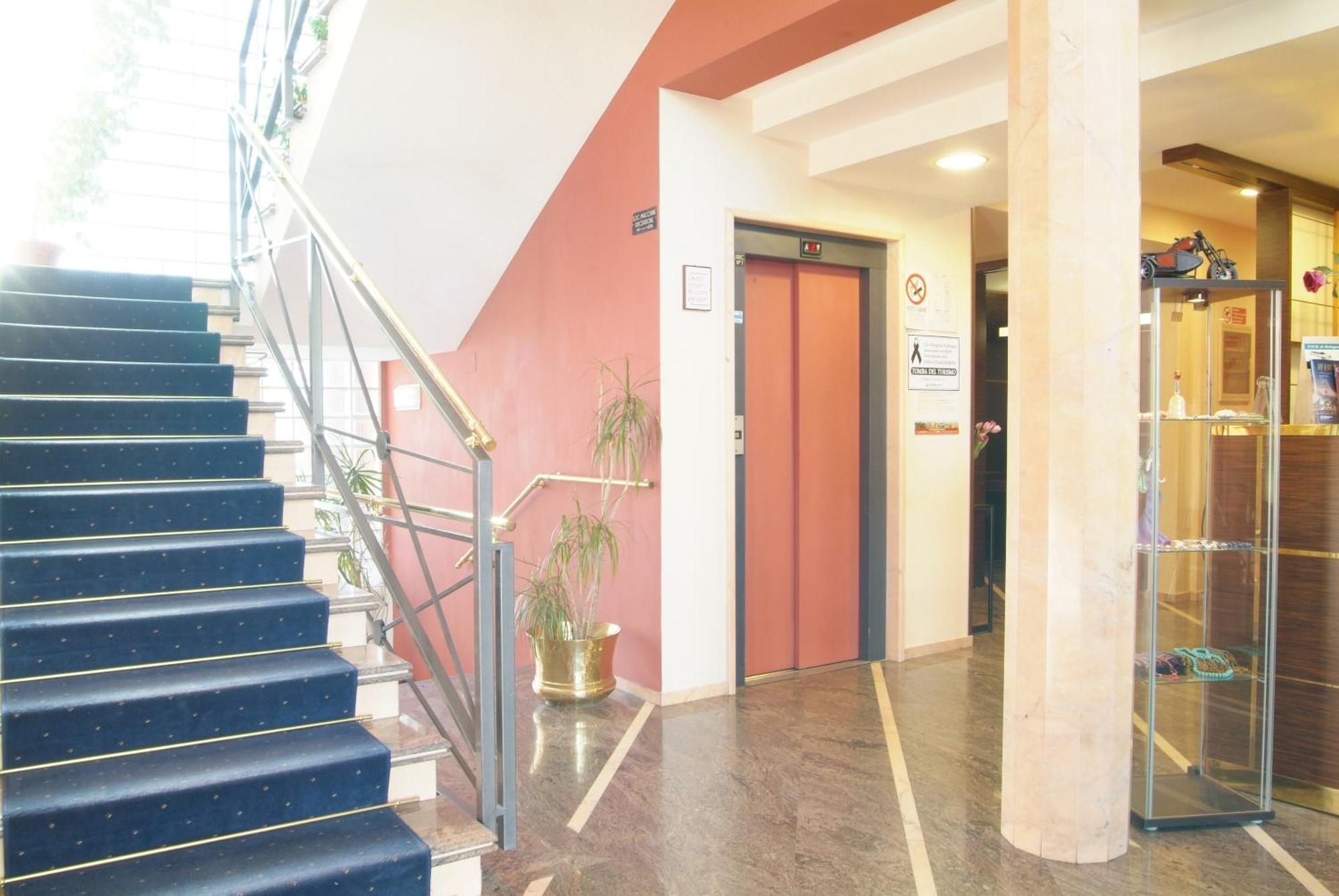 Hotel Maxim Bolonia Exterior foto