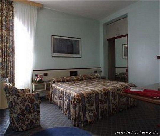 Hotel Maxim Bolonia Habitación foto