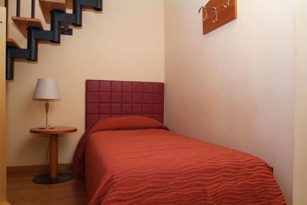 Hotel Maxim Bolonia Exterior foto